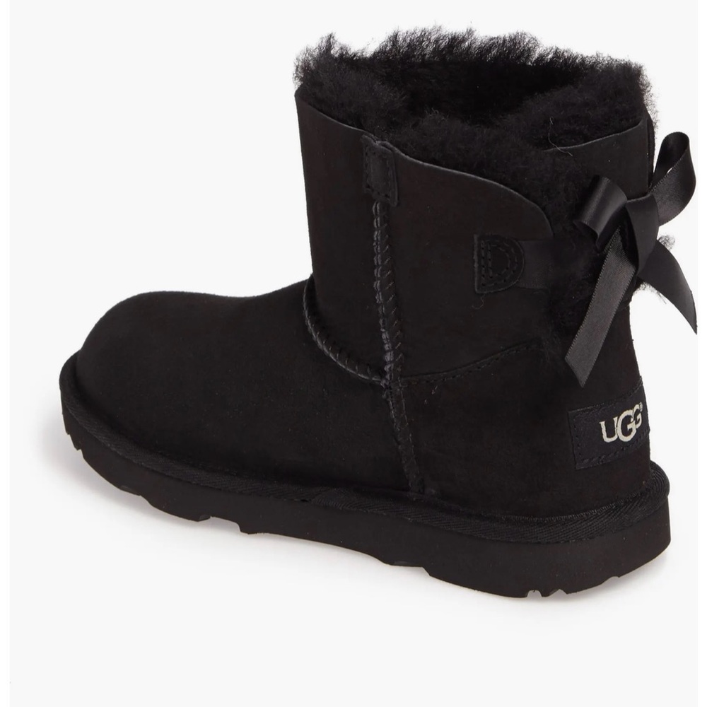 UGG Girls Bailey Bow II Boot, Black, Size 12